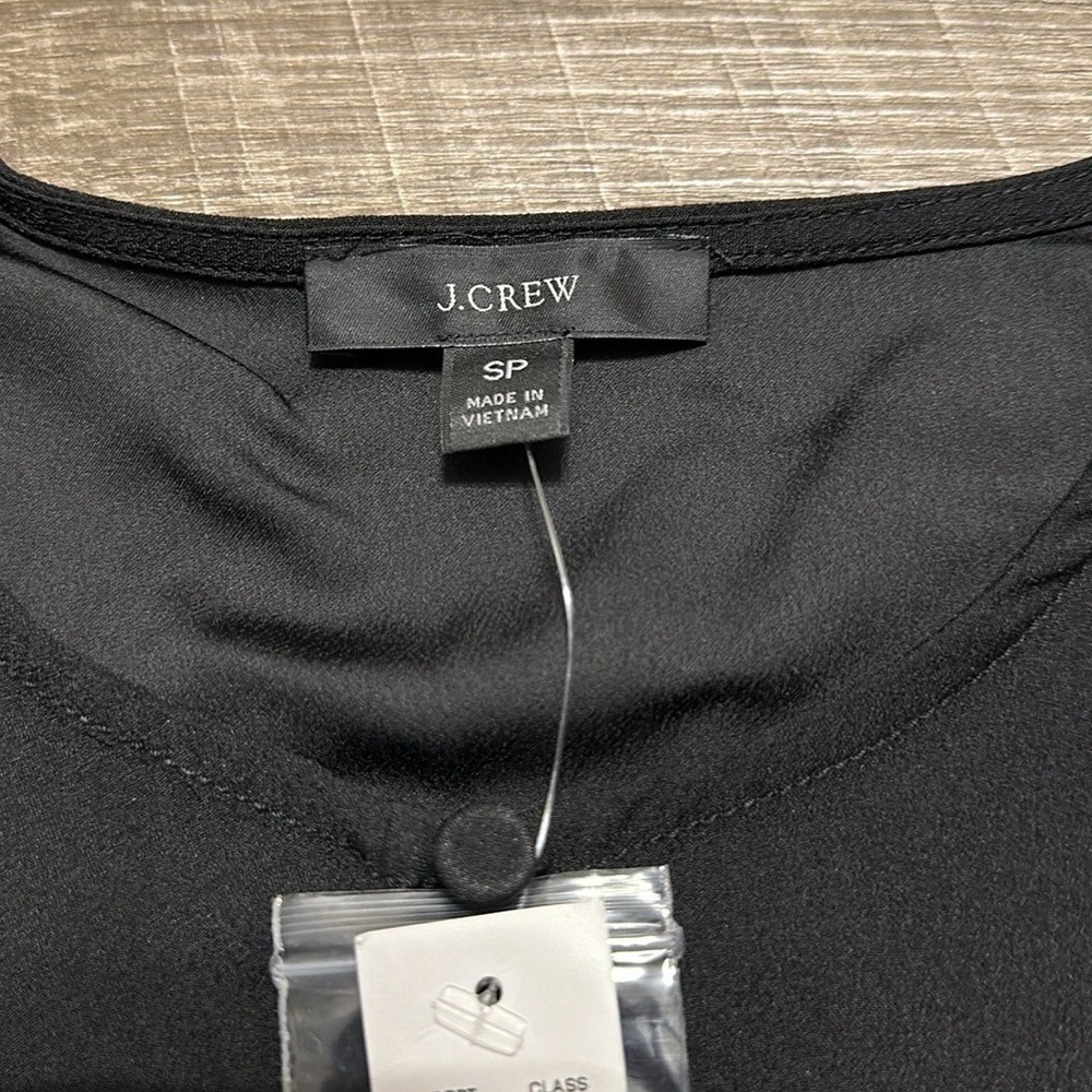- JCrew black dressy blouse w keyhole button inβ front poofy sleeves - Picture 3 of 3